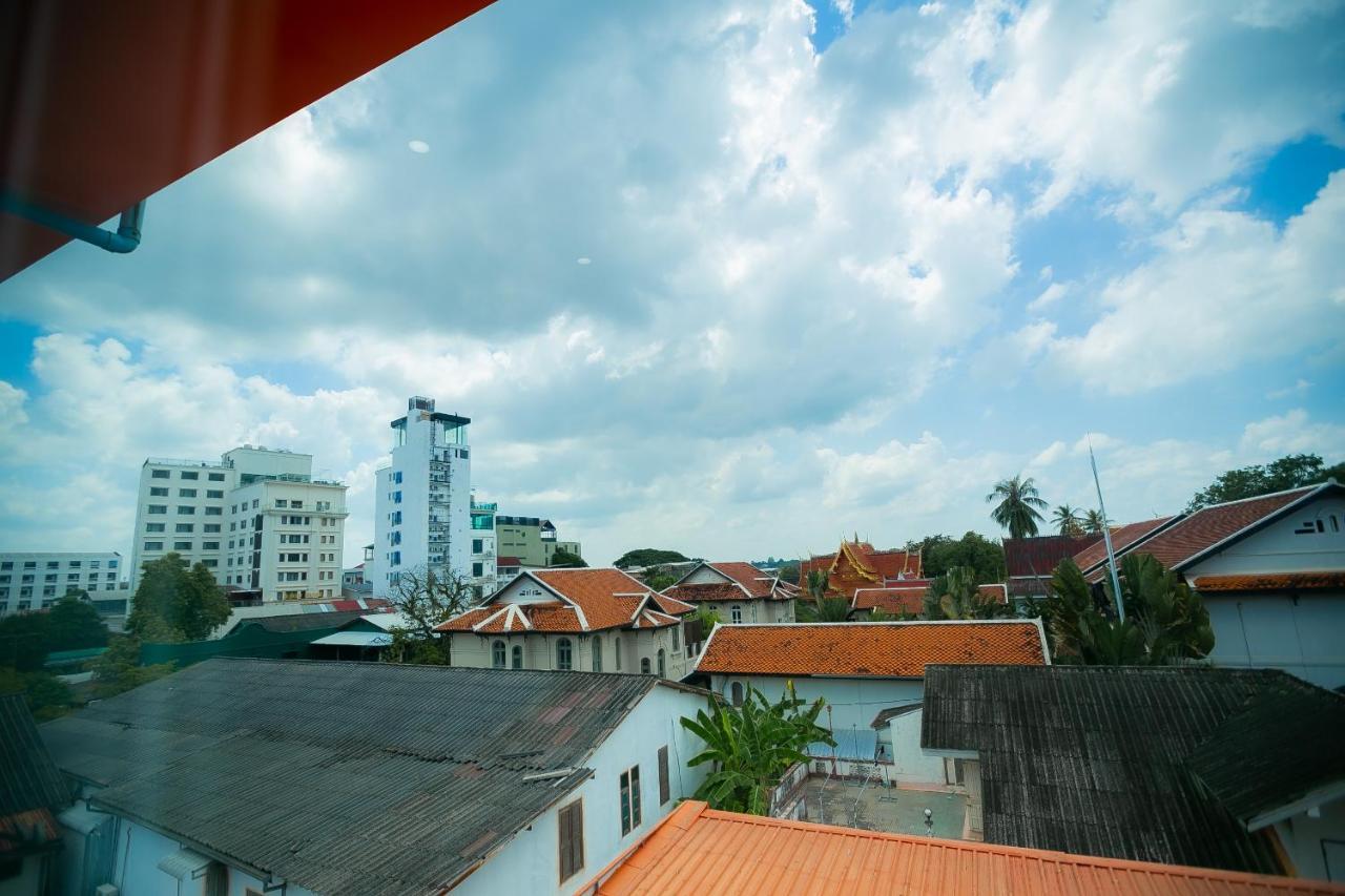 Champion Boutique Hotel Vientiane Exterior photo